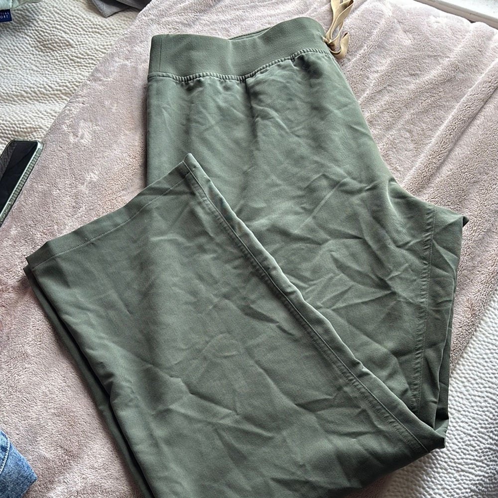 FIGS Livingston Scrub Pants in Bonsai